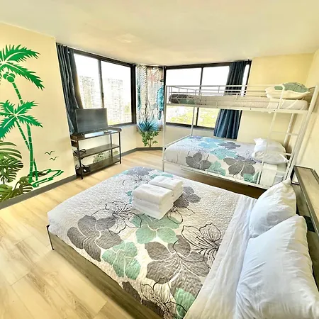 Ocean Canal Mountain View Steps From Waikiki Beach 6Person
